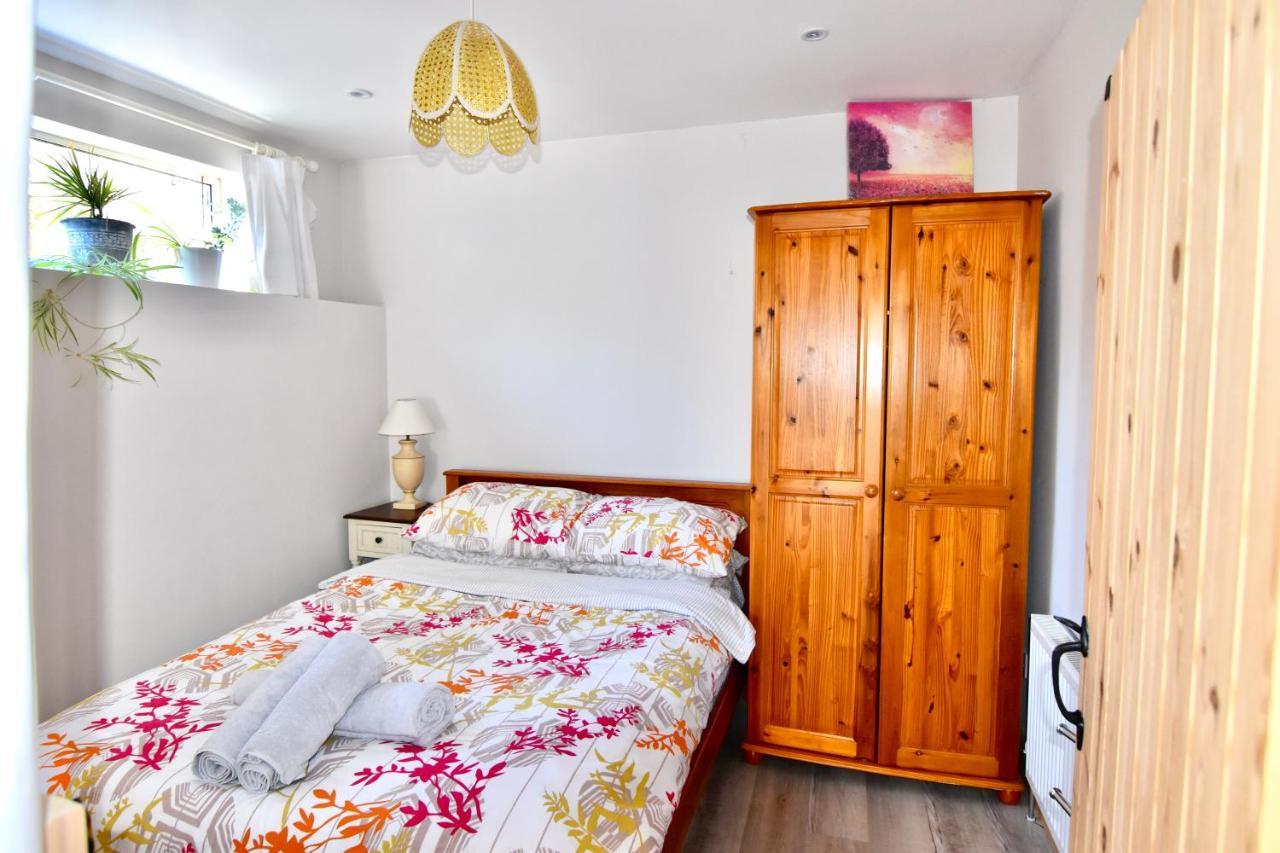 Spacious Cottage In The Village Of Wembury Esterno foto